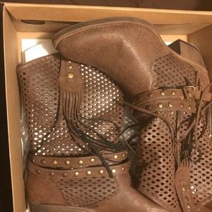 New— Coconuts by Matisse boots